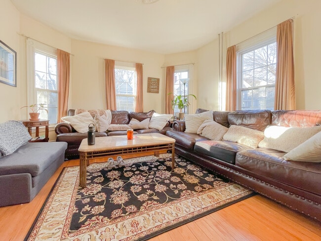 Building Photo - 16 Foster St