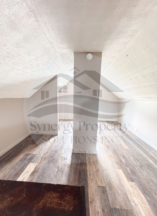 Building Photo - Rental Available