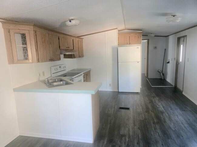 Building Photo - 2 bedroom 2 bathroom home for rent