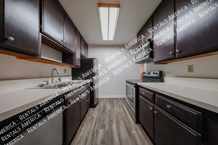 Building Photo - 5525 E Thomas Rd