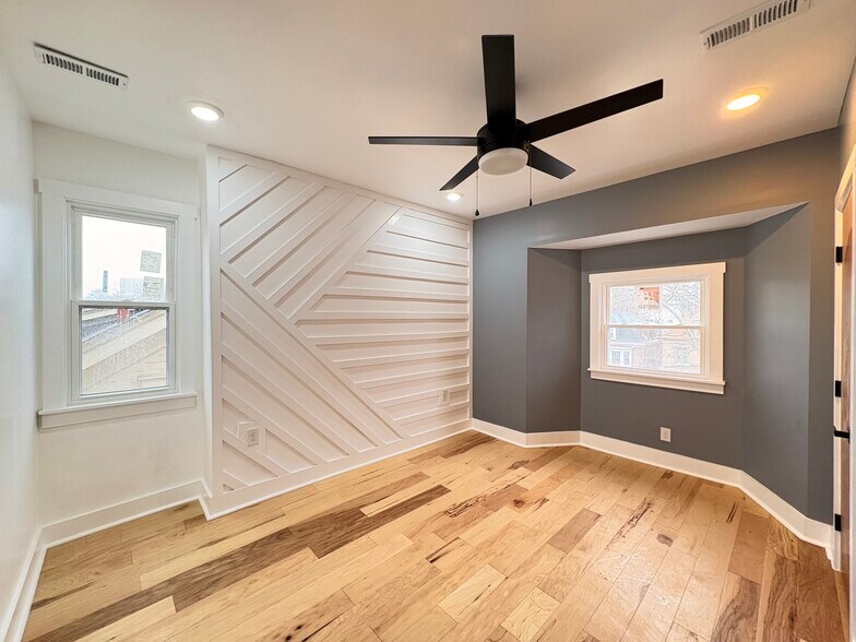 Building Photo - 5842 Hobart St