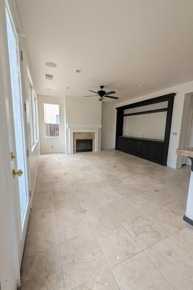 Building Photo - 1901 Oregano Way