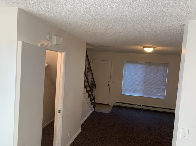 Building Photo - 835 E 275 N