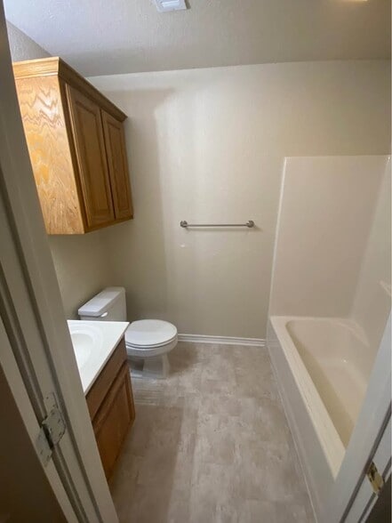 Building Photo - 600 N 5th St