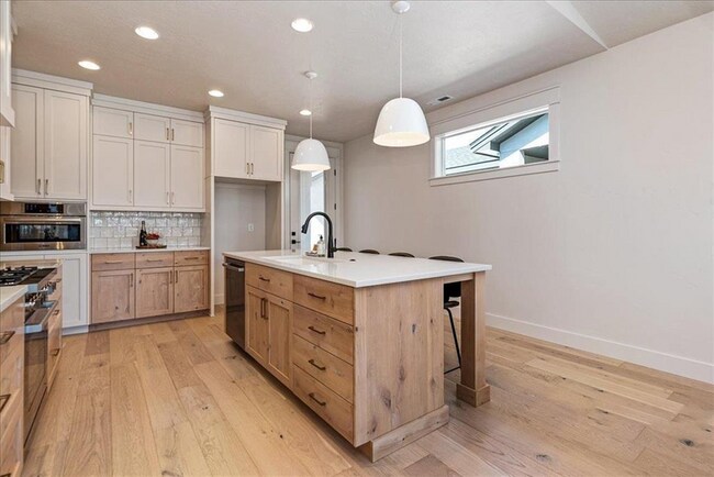 Building Photo - 8357 W Shams Ln