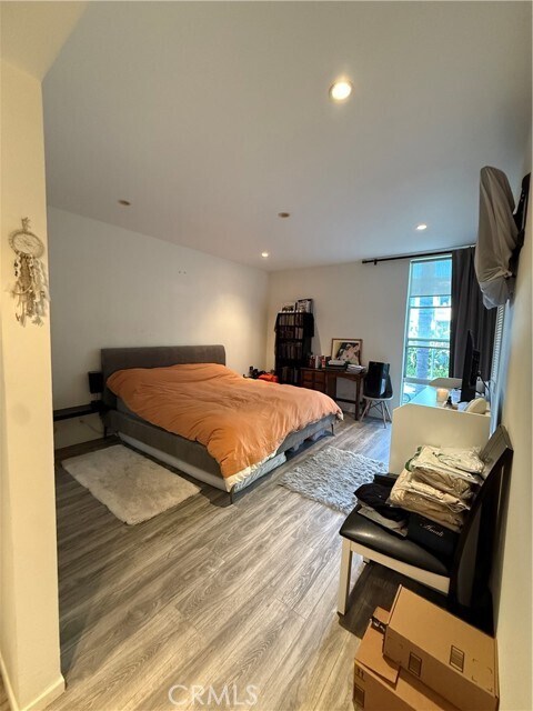 Building Photo - 14144 Dickens St