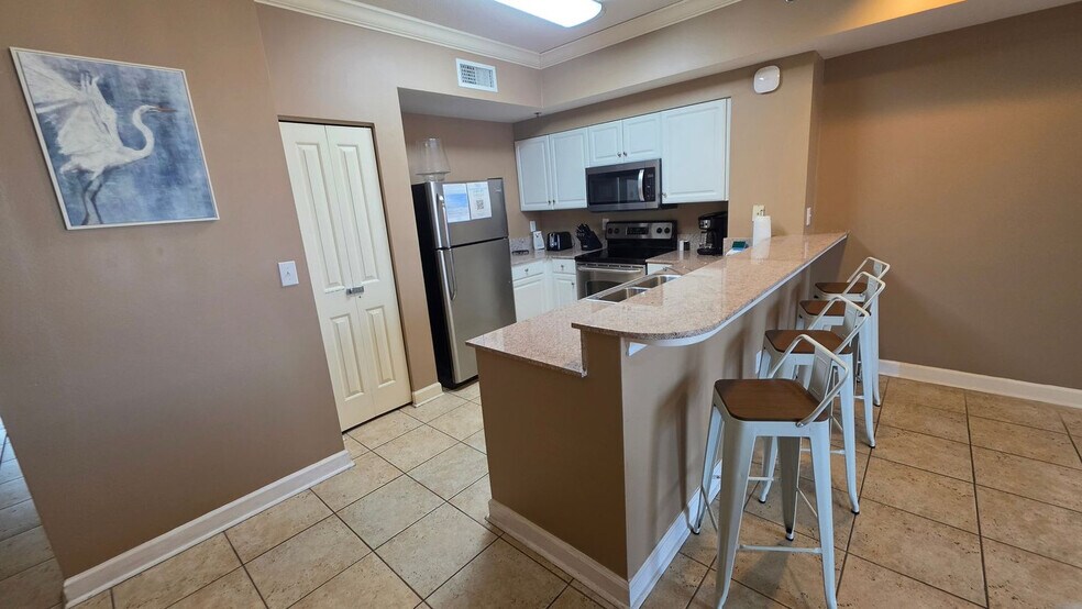Building Photo - 9900 S Thomas Dr
