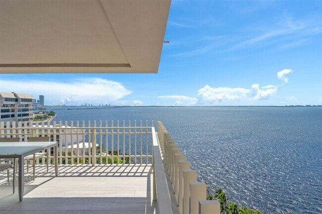 Building Photo - 2 Grove Isle Dr