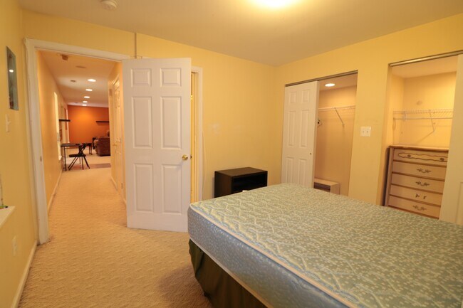 Building Photo - "COMING SOON" Spacious 4 + 2.5 SFH + Renov...