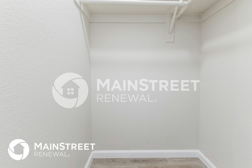 Building Photo - 9008 W Yale St