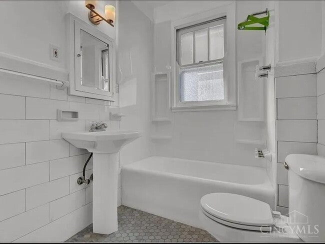 Building Photo - 4363 Ridgeview Ave