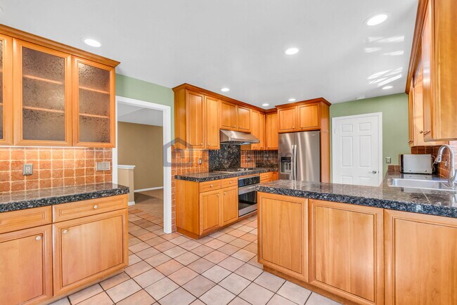 Building Photo - 30 Pony Ct