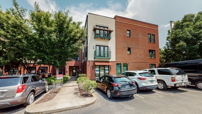 Building Photo - Amazing East Nashville 2 Bed/ 2 Bath Condo...