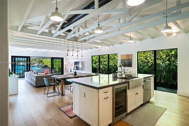 Building Photo - 524 Oleander Dr