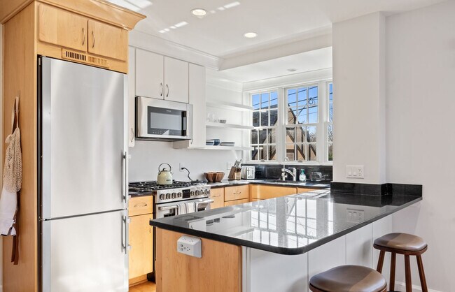 Building Photo - 4473 Greenwich Pkwy NW