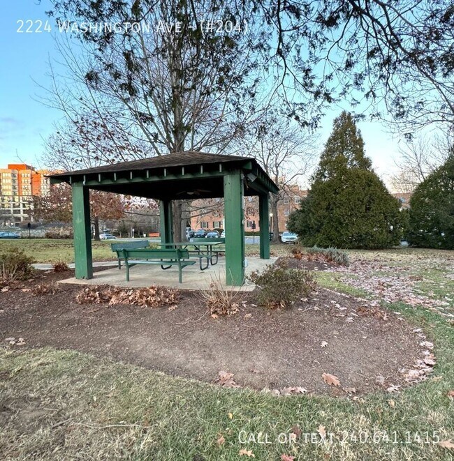 Building Photo - 2224 Washington Ave