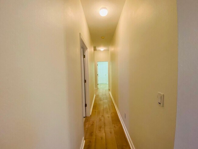 Building Photo - Your Dream Home Awaits! 5 bedroom 3 bath Single Family HOME!!