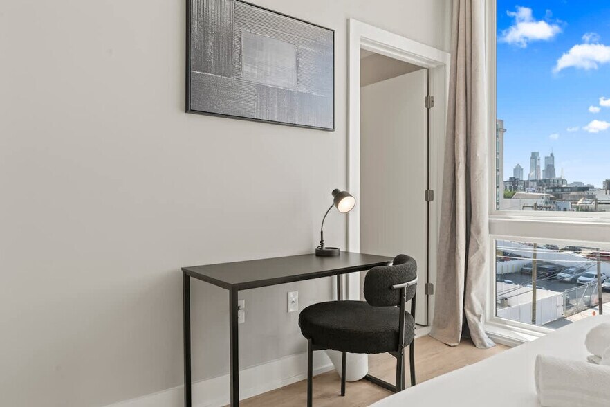 Building Photo - 901 Canal St