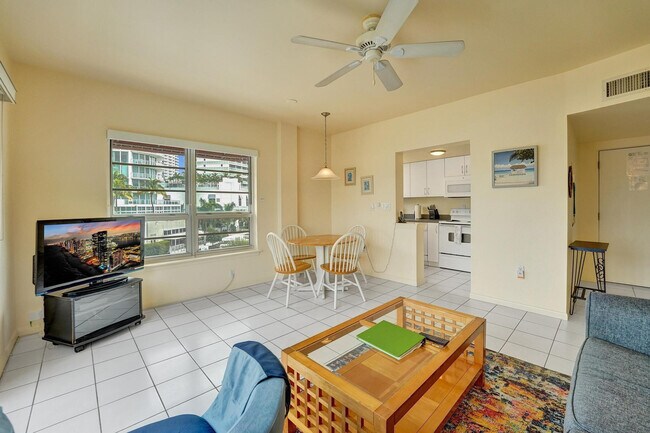 Building Photo - 341 N Birch Rd