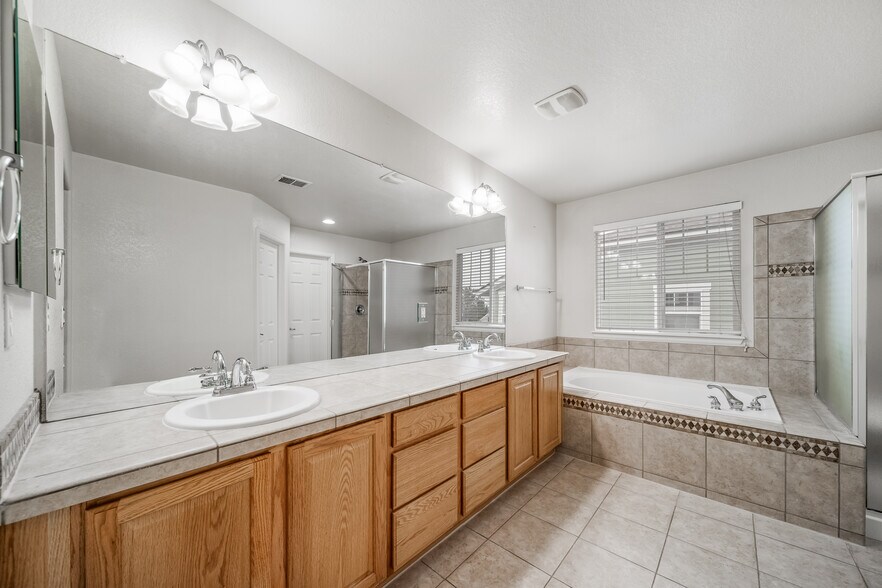Building Photo - 11598 S Maiden Hair Way