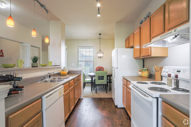 2 BR, 2 BA - Kitchen - Watersedge