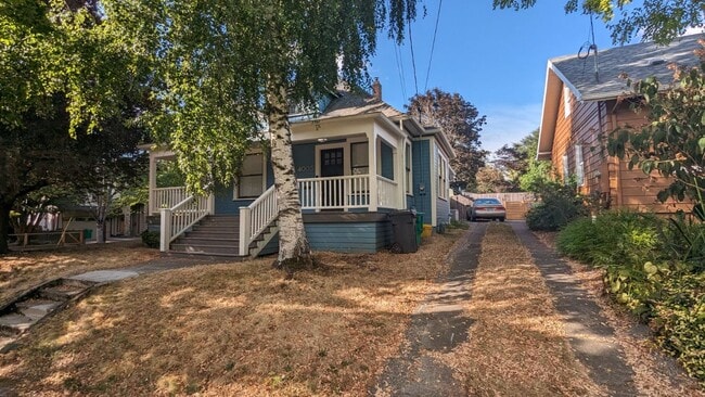 Building Photo - Charming 3-Bedroom, 2-Bathroom Home in a P...