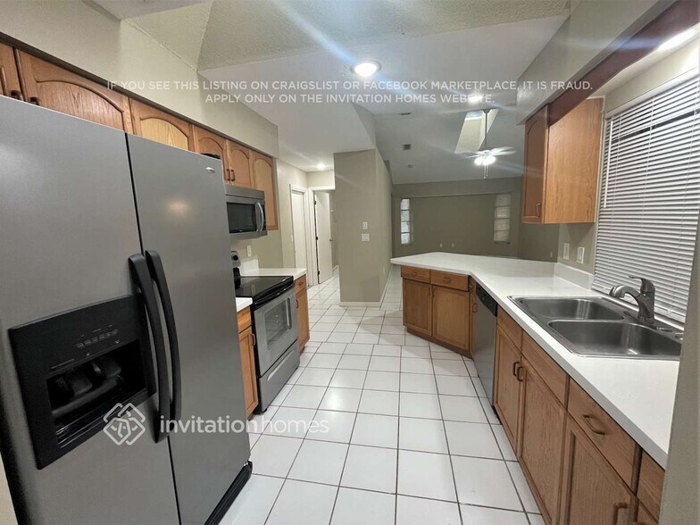 Building Photo - 385 Atwater St