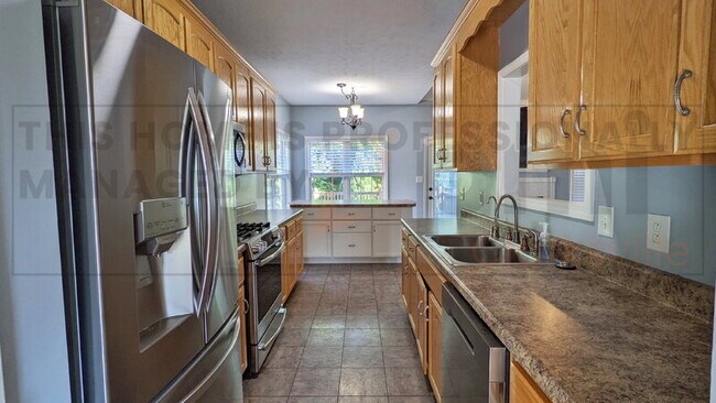 Building Photo - 3317 Sunny Slope Dr