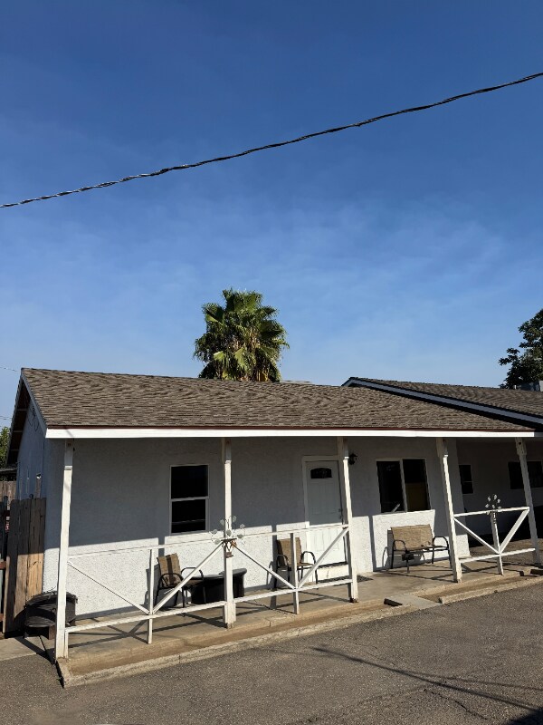 Primary Photo - 824 River Rd