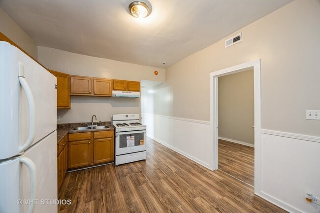 Building Photo - 1340 S Kedvale Ave