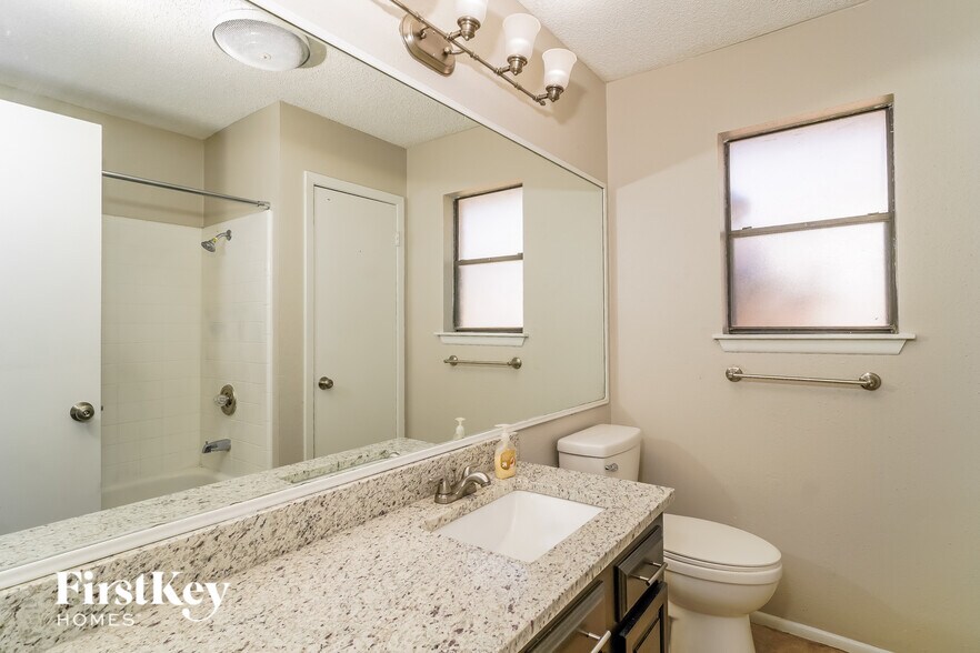 Building Photo - 1702 Jay Schellman St