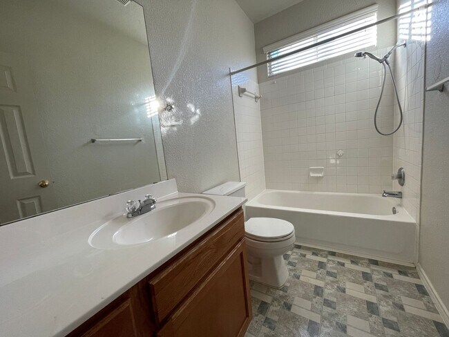 Building Photo - 4902 Golden Gate Dr