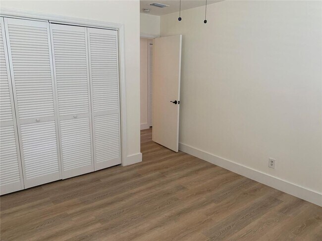 Building Photo - 2889 SW 19th Pl