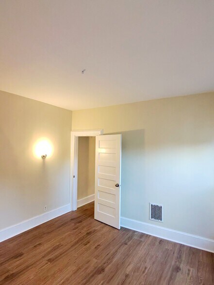 Building Photo - 142 Hillside Ave