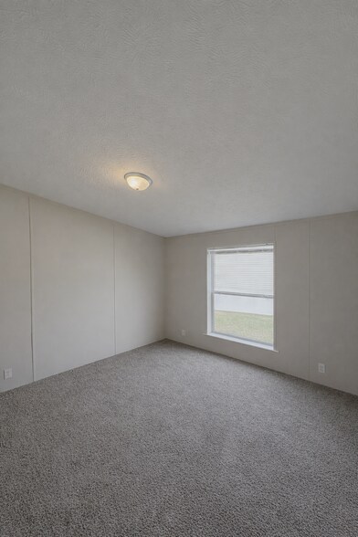 Building Photo - 247 Laurel Leah