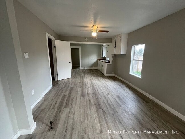 Building Photo - 950 S 10th St