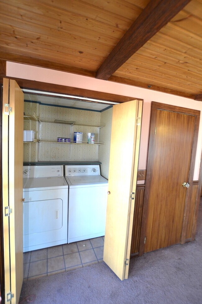 Building Photo - Move In Ready!  Amazing Tempe Location