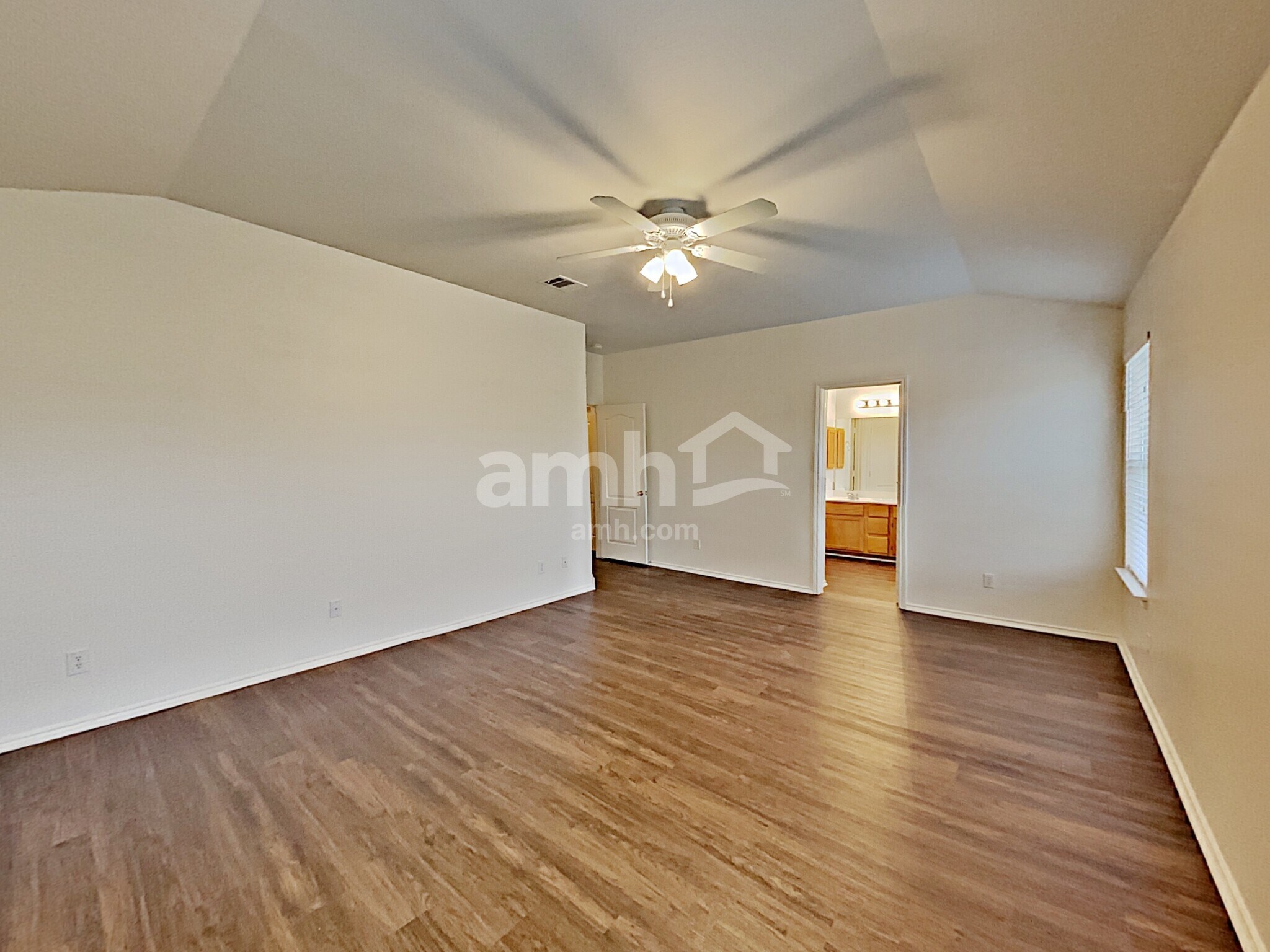 Building Photo - 10043 Stagecoach Bay