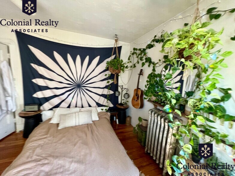 Building Photo - 40 Hooker St