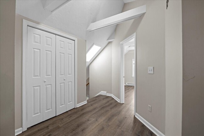 Building Photo - 15 Clearview Ave