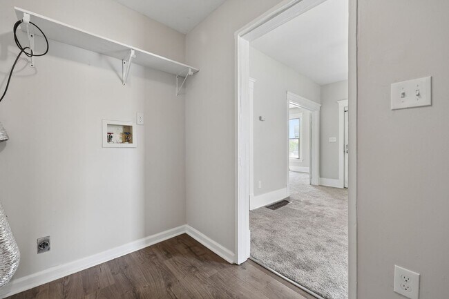 Building Photo - 3 Bed, 1 Bath Home with Fenced Backyard | Fresh Updates Throughout | Newark, OH