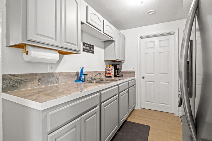 Building Photo - 3721 E Clifton St