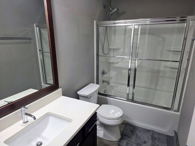 Building Photo - 482 NE Westgate Dr