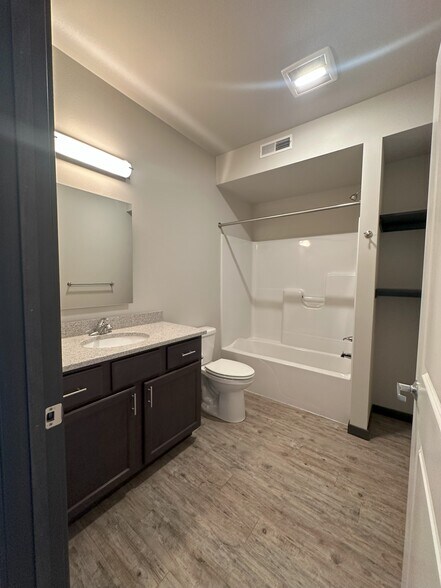 Building Photo - 950 Commercial St