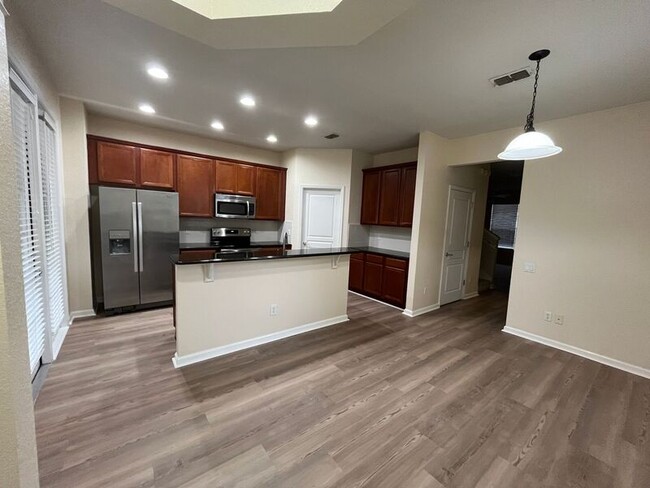 Building Photo - 12856 Salomon Cove Dr