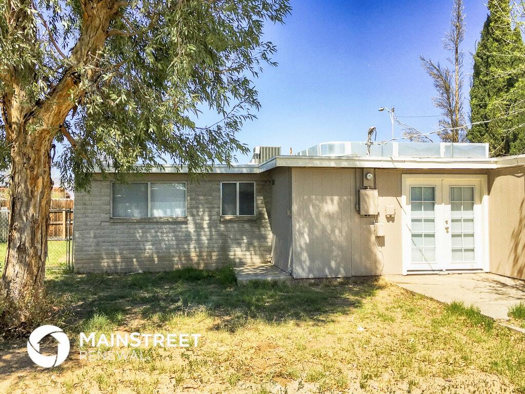 Building Photo - 7956 E Victoria Dr
