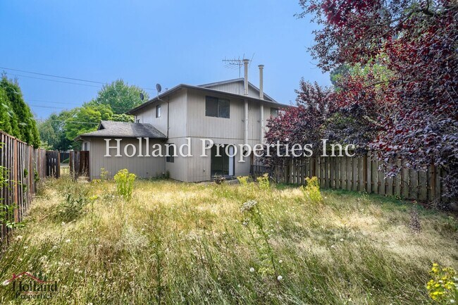 Building Photo - 1717/1719 Springbrook Way