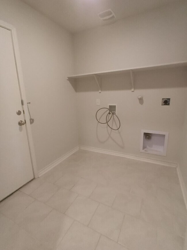 Building Photo - 6507 Hoffman Pln