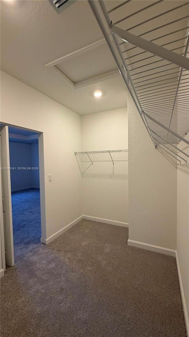 Building Photo - 2475 SE 29th Dr