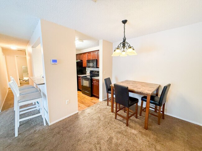 Building Photo - Windsor Park #924